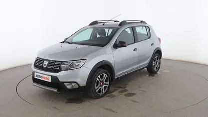 Käytetty Dacia Sandero 90 HP (66 kW) 2019 Hopea Viistoperä