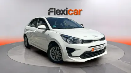 Usado Kia Rio 84 CV (61 kW) 2022 Blanco Berlina