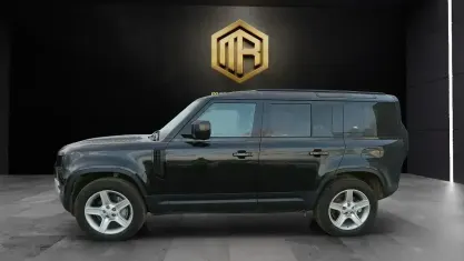 Usado Land Rover Defender SE 404 CV (297 kW) 2023 Negro SUV