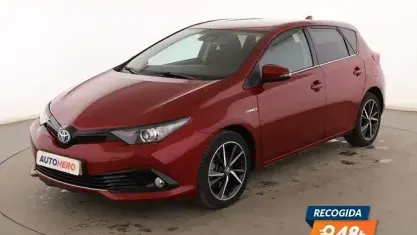 Usado Toyota Auris Hybrid Active 136 CV (100 kW) 2018 Rojo Berlina