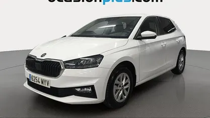 Usado Skoda Fabia Selection 95 CV (69 kW) 2025 Blanco Utilitario