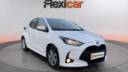 Usado Toyota Yaris Edition 126 CV (92 kW) 2024 Blanco Berlina