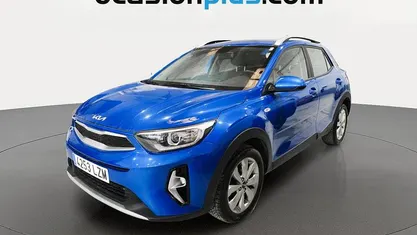 Käytetty Kia Stonic Plus 100 HP (73 kW) 2022 Sininen Katumaasturi