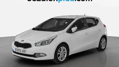Używany Kia Ceed 90 KM (66 kW) 2015 Biały Hatchback