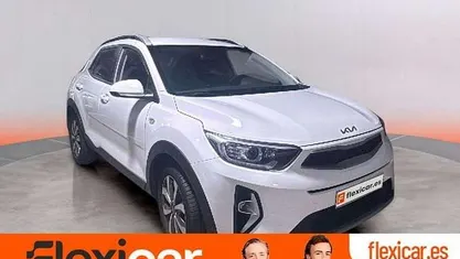 Usado Kia Stonic 84 CV (61 kW) 2022 Blanco SUV