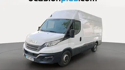 Usado Iveco Daily 156 CV (114 kW) 2023 Blanco Familiar