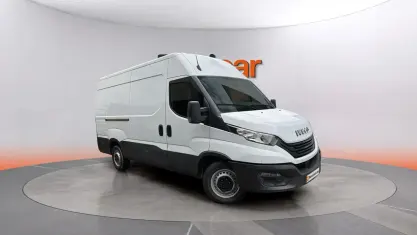 Begagnad Iveco Daily 156 HK (114 kW) 2023 Vit Sedan