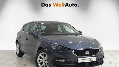 Käytetty Seat Leon Style 116 HP (85 kW) 2025 Harmaa Sedan