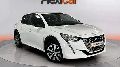 Blanco Usado 2023 Peugeot 208 Active Utilitario | 15.990 € (Buen precio)