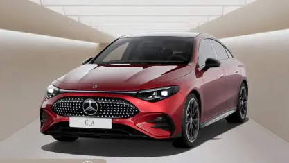 Nuevo Mercedes CLA 250+ 200 kW (272 CV) 2025 Rojo Berlina