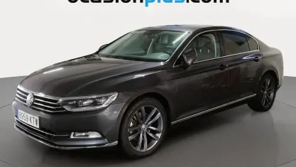 Usado VW Passat Sportline 150 CV (110 kW) 2019 Gris Berlina