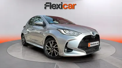 Usado Toyota Yaris Hybrid Active 116 CV (85 kW) 2022 Blanco Berlina