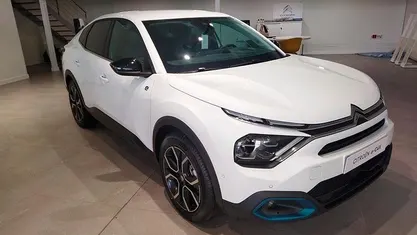 Occasion Citroën e-C4 Shine 114 kW (156 PK) 2024 Wit Sedan