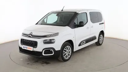 Begagnad Citroën Berlingo Feel 102 HK (75 kW) 2023 Vit Minibuss
