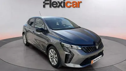 Gris Usado 2025 Renault Clio V Evolution Utilitario | 15.990 € (Precio justo)