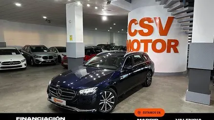 Usado Mercedes E300 320 CV (235 kW) 2022 Azul Familiar