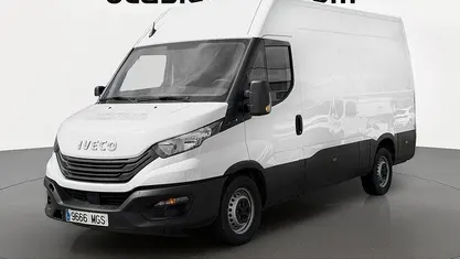 Usado Iveco Daily 156 CV (114 kW) 2023 Blanco Familiar