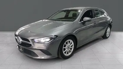 Usado Mercedes CLA200 Shooting Brake 150 CV (110 kW) 2021 Gris Familiar