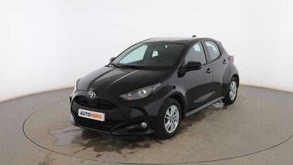 Używany Toyota Yaris Edition 125 KM (91 kW) 2022 Czarny Sedan/Limuzyna