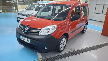 Usado Renault Kangoo 80 CV (58 kW) 2021 Rojo Familiar