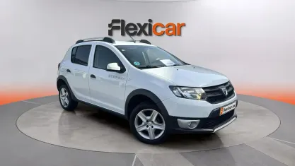 Usado Dacia Sandero Stepway 90 CV (66 kW) 2016 Blanco Berlina