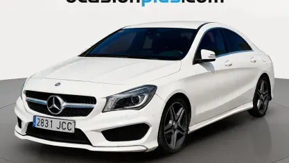 Usado Mercedes CLA220 AMG line 177 CV (130 kW) 2015 Blanco Coupe