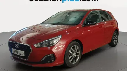 Usado Hyundai i30 110 CV (80 kW) 2018 Rojo Utilitario