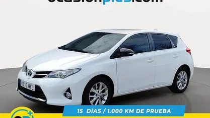 Usado Toyota Auris Active 90 CV (66 kW) 2014 Blanco Utilitario