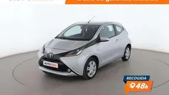 Usado 2015 Toyota Aygo X-play Utilitario | 8199 € (Precio justo)