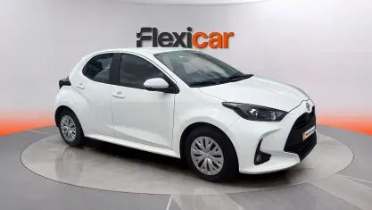 Usado Toyota Yaris 72 CV (52 kW) 2023 Blanco Utilitario