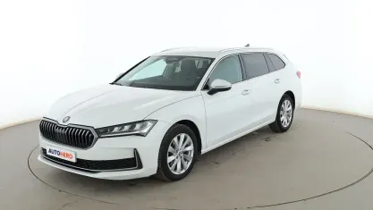 Usado Skoda Superb Selection 150 CV (110 kW) 2024 Blanco Familiar