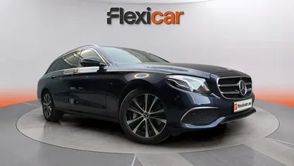 Usado Mercedes E300 320 CV (235 kW) 2020 Azul Familiar