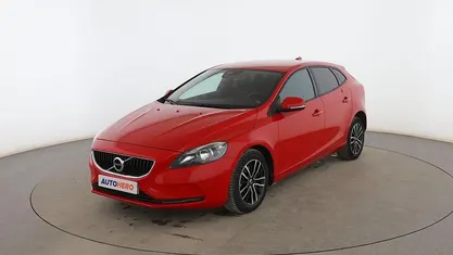 Usado Volvo V40 Momentum 120 CV (88 kW) 2017 Rojo Utilitario