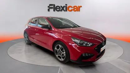 Usado Hyundai i30 N Line 120 CV (88 kW) 2024 Rojo Berlina
