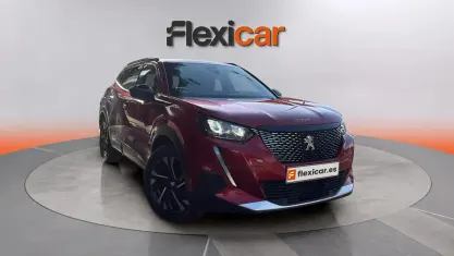 Usado Peugeot 2008 Allure 130 CV (95 kW) 2023 Granate SUV