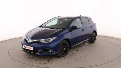 Usado Toyota Auris Hybrid Active 136 CV (100 kW) 2017 Azul Berlina