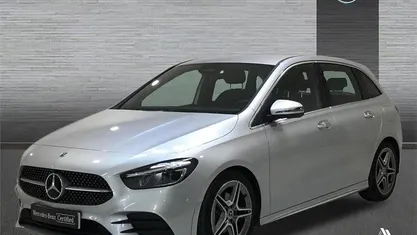 Plateado Usado 2023 Mercedes B180 AMG line Monovolumen | 30.900 € (Precio justo)