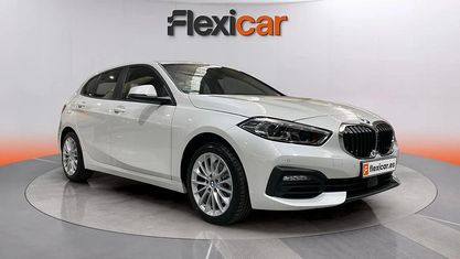 Begagnad BMW 118 136 HK (100 kW) 2023 Vit Halvkombi