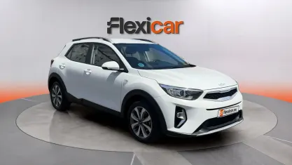 Usado Kia Stonic 84 CV (61 kW) 2023 Blanco SUV