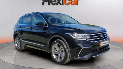 Usado VW Tiguan R-line 150 CV (110 kW) 2023 Negro SUV