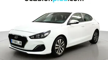 Usado Hyundai i30 120 CV (88 kW) 2020 Blanco Berlina