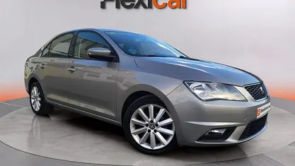 Usado Seat Toledo Reference 105 CV (77 kW) 2018 Gris Berlina