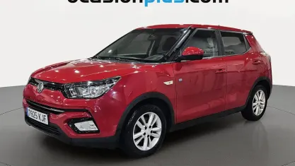 Gebraucht SsangYong Tivoli 116 PS (85 kW) 2018 Rot SUV