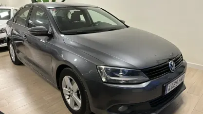 Usado VW Jetta Advance 105 CV (77 kW) 2012 Gris Berlina