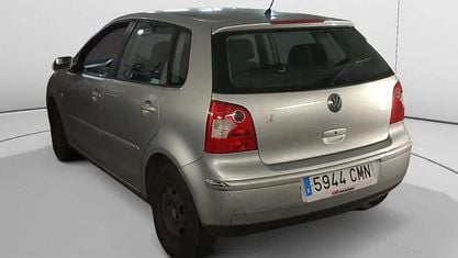 Usado VW Polo Highline 80 CV (58 kW) 2003 Gris / plata Berlina