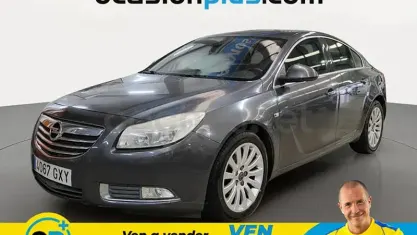 Usado Opel Insignia Cosmo 140 CV (102 kW) 2010 Gris / plata Berlina