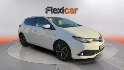 Usado Toyota Auris Hybrid Active 136 CV (100 kW) 2018 Blanco Berlina