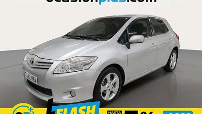 Usado Toyota Auris Active 90 CV (66 kW) 2011 Gris plata Utilitario