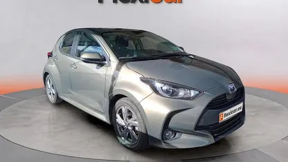 Usado Toyota Yaris Hybrid Active 116 CV (85 kW) 2024 Gris Berlina