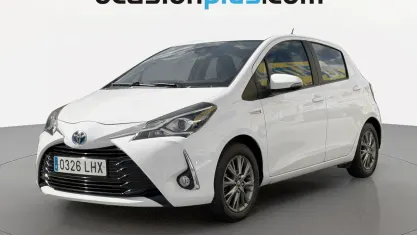 Usado Toyota Yaris Hybrid Active 100 CV (73 kW) 2020 Blanco Utilitario
